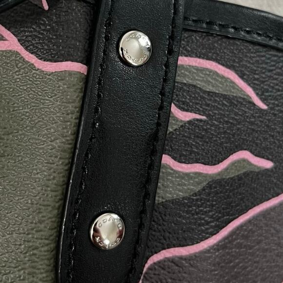 Coach Camo Large City Tote Bag Reversible Black Interior Pebble Leather Wristlet - Picture 7 of 9